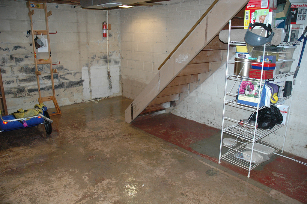 How To Deal With A Flooded Basement, How To Remove Water From Basement Flood
