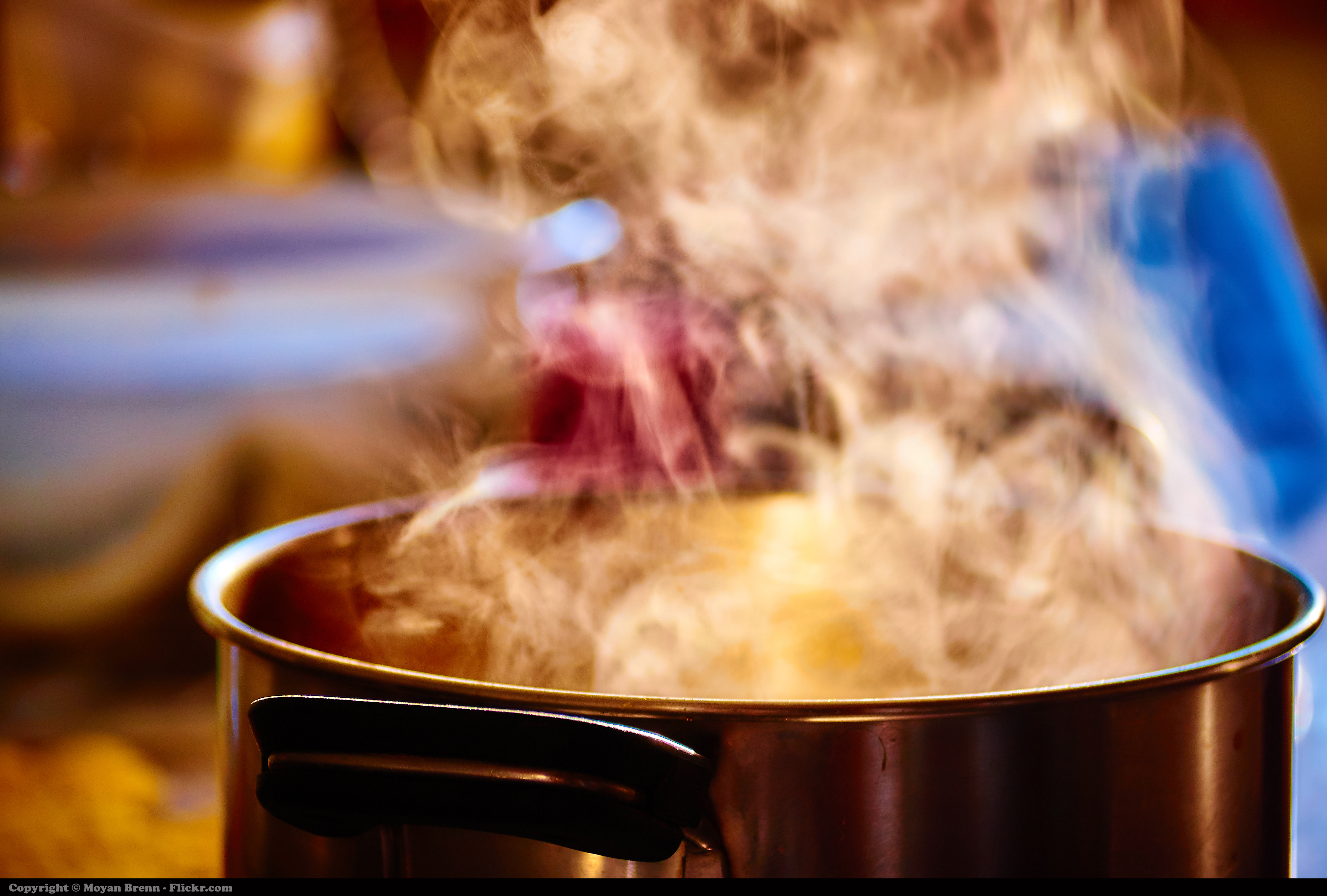 cooking pot steaming